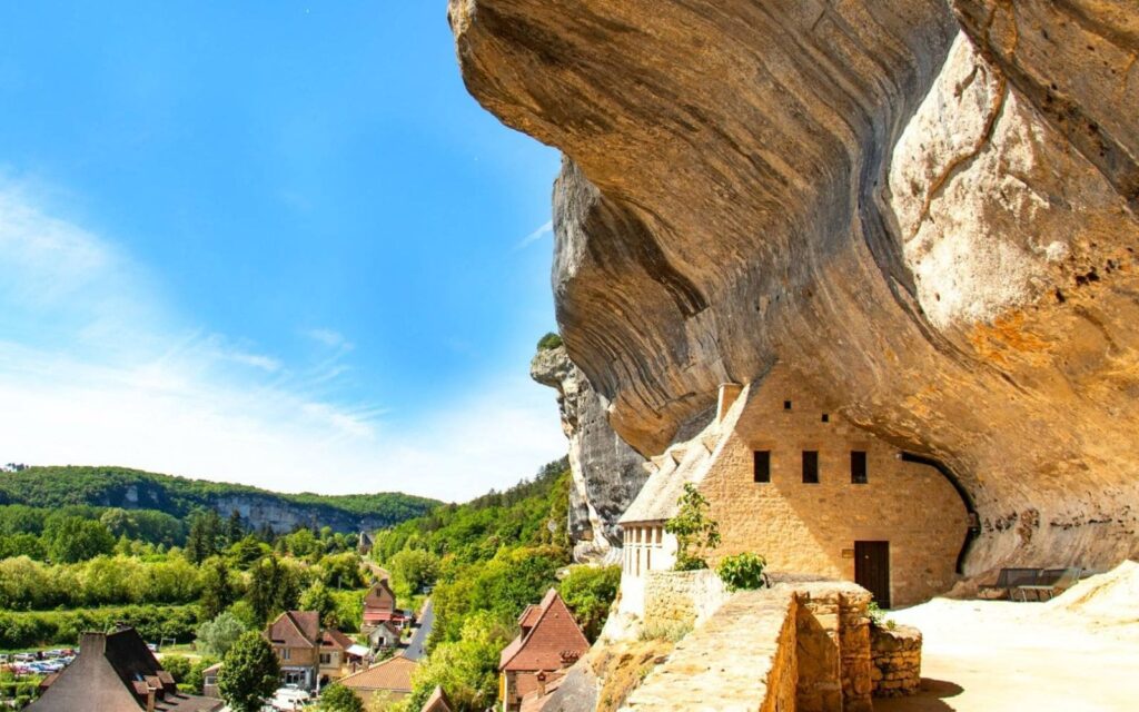 Village troglodyte les Eyzies de Tayac Sireuil