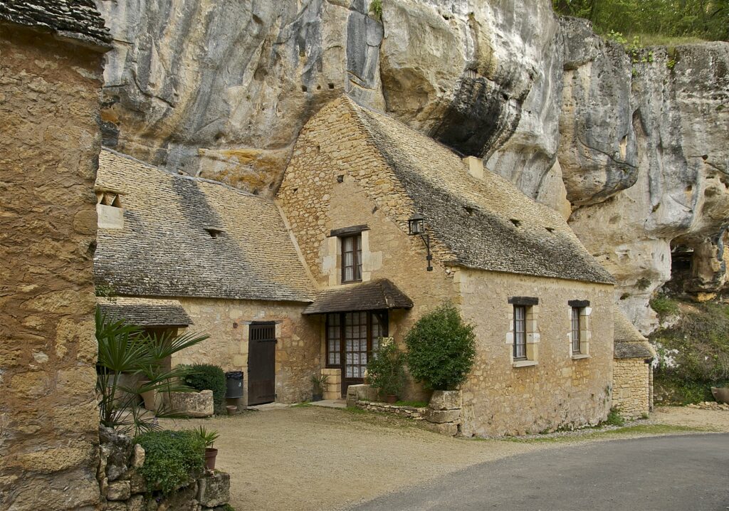 villages troglodytes en Dordogne