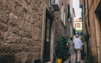 Sarlat sans voiture : comment organiser son séjour facilement ?